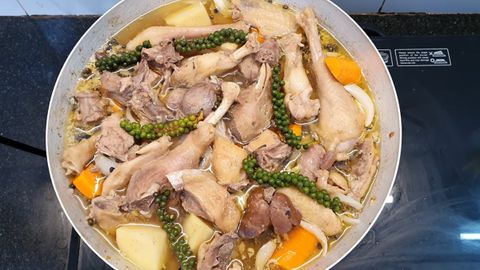 2 cách nấu lẩu gà nấu tiêu xanh cay nồng, ấm lòng mùa mưa lạnh