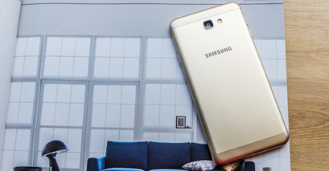 Cách tháo nắp lưng, tháo pin điện thoại Samsung Galaxy J7 Prime