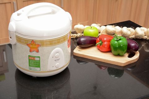 Nồi cơm nắp gài Sharp KS-11EV