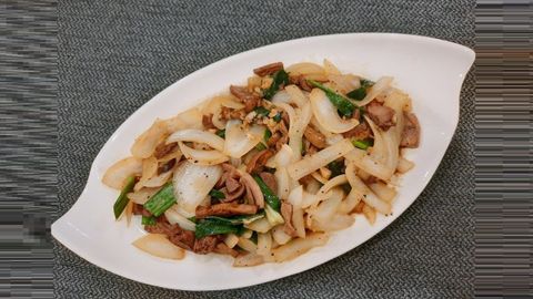 Cách làm mề xào hành tây giòn dai dễ làm cho bữa cơm thêm hấp dẫn