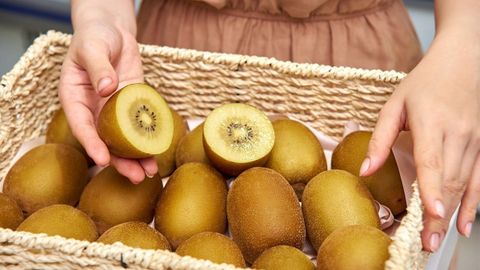 Bà bầu ăn quả kiwi có tốt không? Tổng hợp tác dụng của quả kiwi với bà bầu