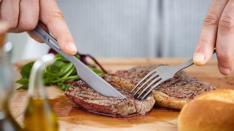 Mách bạn các cách sử dụng dao nĩa trên bàn tiệc tinh tế đúng chuẩn