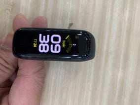 Vòng tay thông minh Samsung Galaxy Fit2 đen