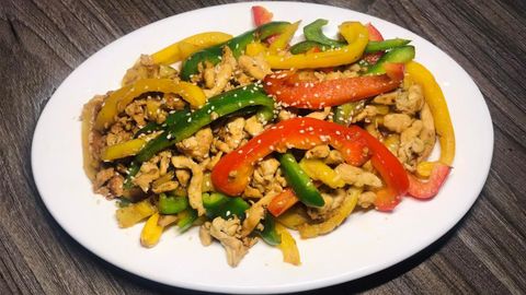 Cách làm ức gà xào ớt chuông thơm ngon bổ dưỡng cho cả nhà thưởng thức