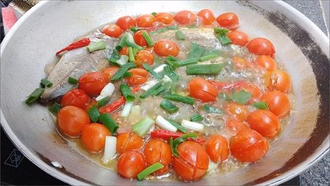 Cách làm cá ngân kho cà chua thơm ngon hấp dẫn cực hao cơm