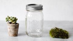  7 cách tái chế lọ thủy tinh nhỏ thành các vật dụng tiện lợi khác trong nhà 