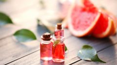  Tinh dầu bưởi là gì? Tác dụng của tinh dầu bưởi, cách dùng và giá bán 