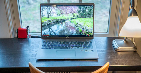 Top 4 mẫu laptop màn hình lớn giá rẻ tốt nhất tại Trung Tâm Bảo Hành