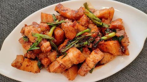 Cách làm món thịt ba chỉ rang cháy cạnh ngon, ăn cực ghiền, thử là mê