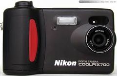  Nikon Coolpix 700 