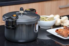  Nồi áp suất cơ Sunhouse LC600 