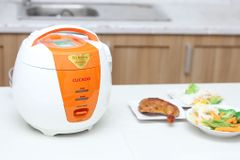  Nồi cơm điện nắp gài Cuckoo CR- 0661 Màu cam 