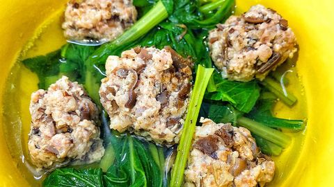 Cách nấu canh cải ngọt thịt viên đơn giản, thơm lừng cho bữa cơm tròn vị