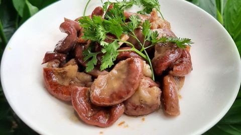 Cách làm ruột heo - lòng heo khìa nước dừa ngon đậm vị, cực bắt cơm