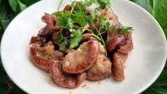  Cách làm ruột heo - lòng heo khìa nước dừa ngon đậm vị, cực bắt cơm 