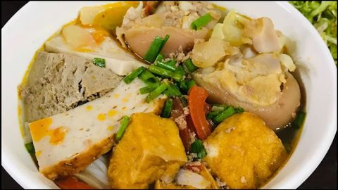 Cách nấu bún riêu cua đồng ngon khó cưỡng, ăn là ghiền ngay tại nhà