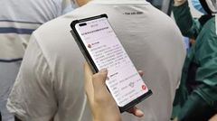  Huawei Nova 8 Pro lộ ảnh thực tế trên tay người dùng với màn hình cong 3D, camera selfie kép, giá bán dự kiến hơn 13 triệu đồng 