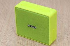  Loa Bluetooth Fenda W5 Cam/ Vàng Chanh 