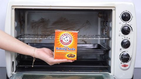 Cách vệ sinh lò nướng bằng baking soda cực đơn giản, an toàn và hiệu quả
