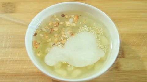 2 cách nấu chè củ năng và củ năng nấm tuyết thanh mát ngọt dịu