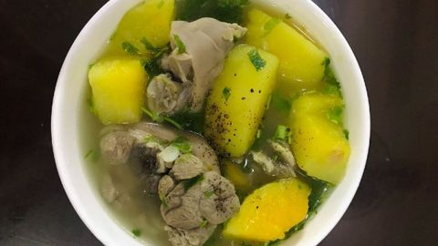 Cách nấu canh đu đủ hầm chân giò heo bổ dưỡng, chuẩn vị cơm gia đình