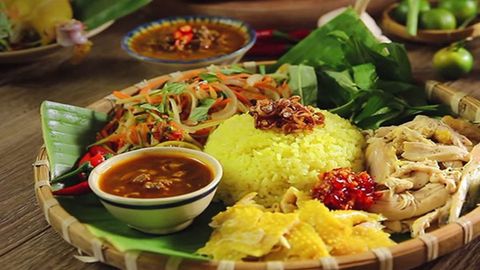 2 cách làm cơm gà Hội An thơm ngon chuẩn vị lại rất đơn giản