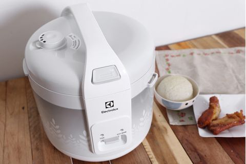 Nồi cơm nắp gài Electrolux ERC3305