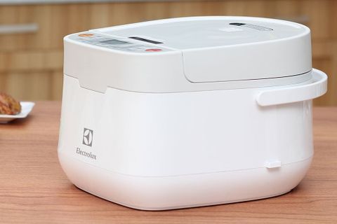 Nồi cơm điện tử Electrolux ERC6503W