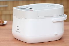  Nồi cơm điện tử Electrolux ERC6503W 