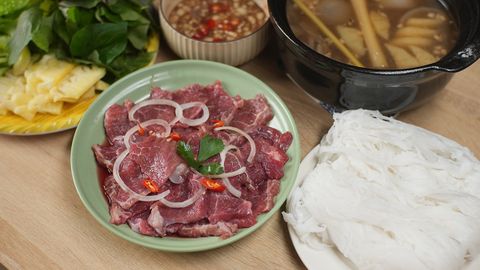 Cách nấu lẩu bò nhúng giấm (dấm) nóng hổi thơm ngon cực đơn giản tại nhà