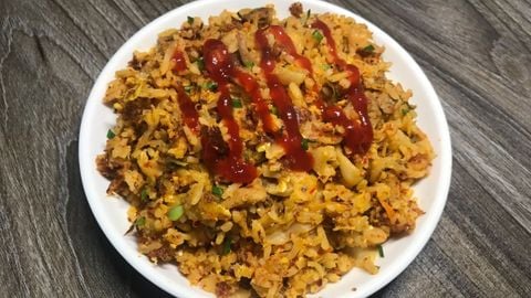 Cách làm cơm rang kim chi thịt bò tơi ngon đơn giản, càng ăn càng mê