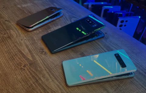 Smartphone Samsung Đầu Bảng Đời Cũ Dính Lỗi Pin Phồng Như Cái Bánh Gối