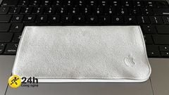  iFixit 'mổ bụng' khăn lau màn hình 19 USD của Apple, quan sát kỹ dưới kính hiển vi, bên trong có gì mà đội sổ với điểm 0/10? 