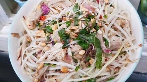 Cách làm nộm (gỏi) gà đu đủ thơm ngon bắt vị ăn là mê