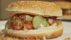  Cách làm bánh hamburger xúc xích thơm ngon đơn giản tại nhà 