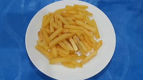 Cách làm khoai tây chiên bơ đường thơm ngon, giòn rụm ăn là ghiền