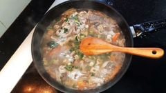  2 cách nấu canh lòng lợn (lòng heo) thơm ngon lạ miệng cho bữa cơm 