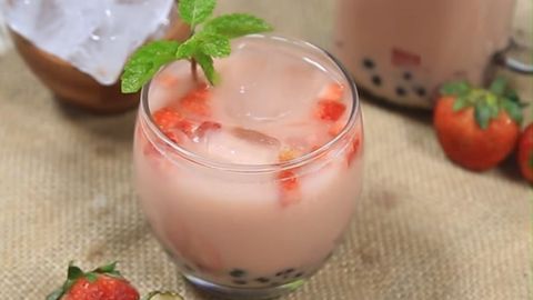 4 cách làm trà sữa dâu thơm ngon hấp dẫn cực kỳ dễ làm