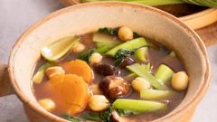  2 cách làm súp hạt sen chay thơm ngon thanh đạm cho mâm cơm ngày Rằm 