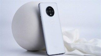 OnePlus 7T khoác thêm lên mình bộ áo mới màu trắng đặc biệt, mặt lưng nhám với khả năng chống bám bẩn