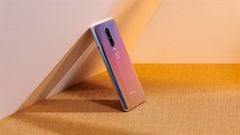  Rò rỉ hình ảnh OnePlus 8T: Sử dụng màn hình phẳng, camera đục lỗ, viền siêu mỏng cùng một vài tính năng thú vị 
