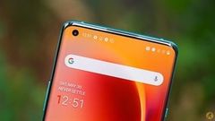  OnePlus 9 lộ ảnh thực tế với camera selfie đục lỗ, hỗ trợ sạc ngược không dây, sạc nhanh 65W cùng viên pin 4.500mAh 