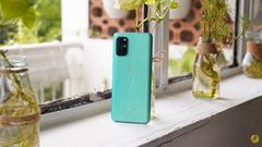  Trên tay OnePlus 8T 5G: Màn hình đẹp, cấu hình mạnh nhờ trang bị chip Snapdragon 865, pin 4.500mAh kèm sạc nhanh 65W 