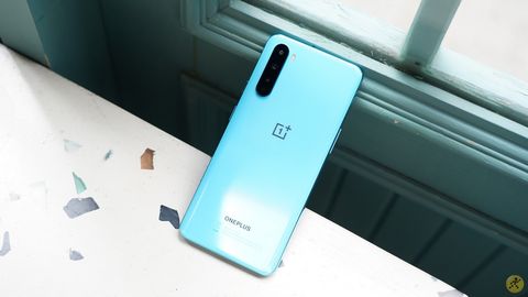 Trên tay OnePlus Nord 5G tại Việt Nam: Rất nhiều ưu điểm nổi bật, tổng cộng 6 camera thỏa thích chụp ảnh, RAM 12GB thoải mái đa nhiệm