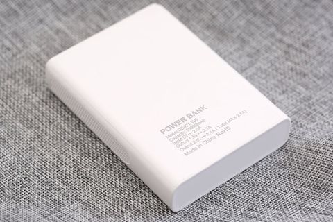 Pin sạc dự phòng 10000mAh AVA DS421-WB Trắng