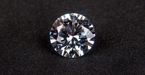 Đá CZ là gì? Có bền không? So sánh đá CZ với kim cương, Moissanite