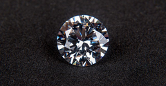  Đá CZ là gì? Có bền không? So sánh đá CZ với kim cương, Moissanite 