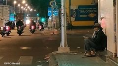  Vào một ngày tan ca muộn, lang thang trên con xe tôi ngắm Sài Gòn về đêm qua lăng kính OPPO Reno5 