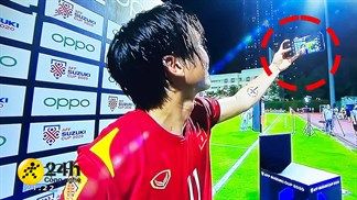 Thánh soi công nghệ: Tuấn Anh 'ẳm' luôn giải MOTM trận Việt Nam - Malay, selfie cùng smartphone OPPO, đố bạn máy gì?