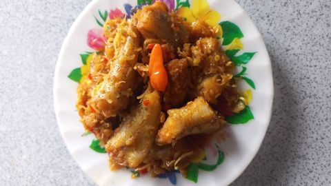 Cách làm cá mối kho sả ớt lạ vị, bắt cơm đậm chất quê nhà